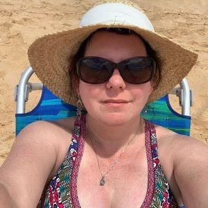 Meet your Posher, Leona